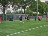 Laatste training S.K.N.W.K. JO11-1JM (partijtje tegen de ouders) van maandag 27 mei 2024 (77/137)